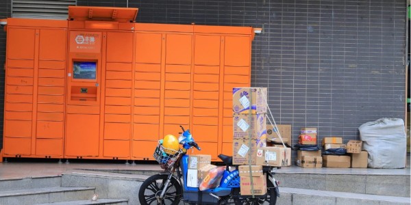 邮政、快递企业运输防控物资累计5.63万吨、包裹1.6亿件