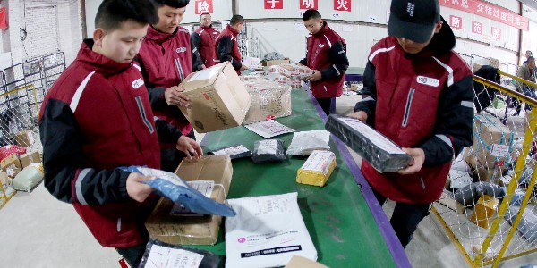 国家邮政局：11月快递业务量突破130亿件，单月增量有望超30亿件